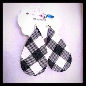 Blk/white buffalo check leather earrings